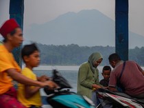 Ngabuburit Sambil Nikmati Alam di Ranu Klakah