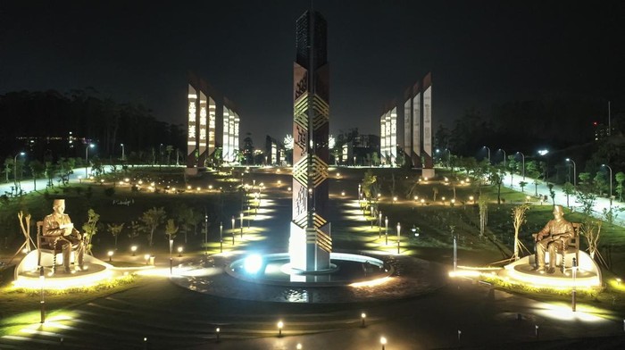 Foto udara Masjid Negara berdampingan dengan Basilika (Gereja Katolik) di kawasan Ibu Kota Nusantara (IKN), Penajam Paser Utara, Kalimantan Timur, Rabu (18/2/2026). Kepala Otorita Ibu Kota Nusantara (OIKN) Basuki Hadimuljono menyatakan pembangunan IK