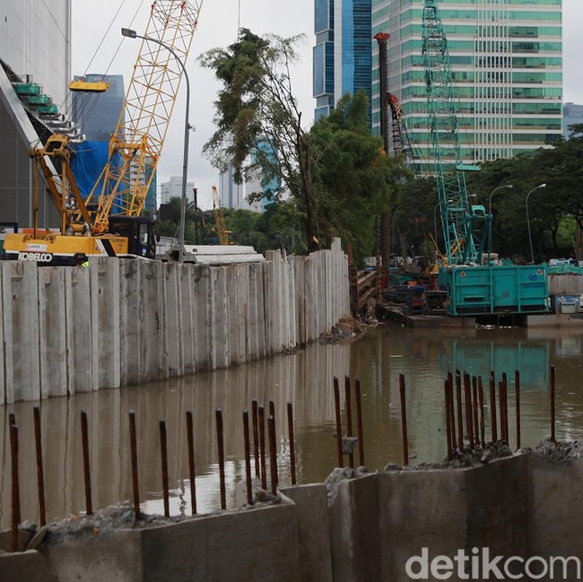 Pemprov DKI Pasang Turap Beton di Kali Cideng Atas untuk Cegah Banjir