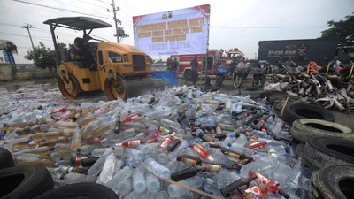 2.775 Botol Miras dan 233 Knalpot Brong Dimusnahkan di Klaten