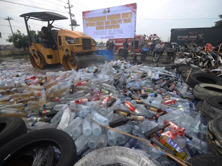 2.775 Botol Miras dan 233 Knalpot Brong Dimusnahkan di Klaten