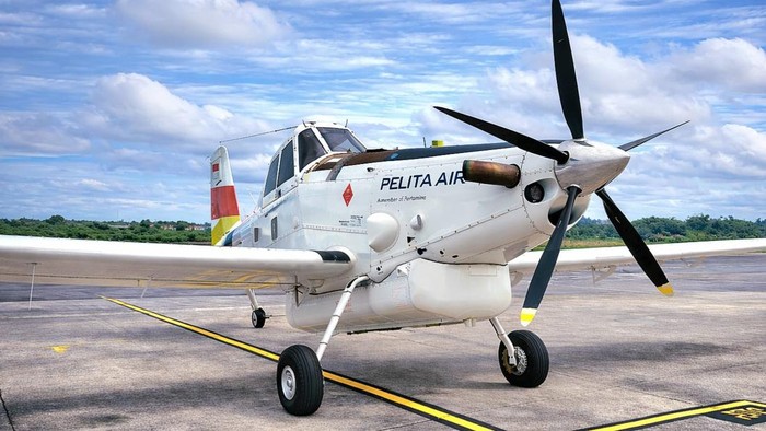 Pesawat Pelita Air Pengangkut BBM Satu Harga