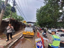 Kurir Paket di Palembang Tewas Usai Terlindas Ban Truk