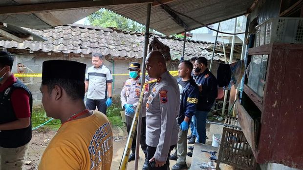 Polisi mendatangi TKP ledakan bahan petasan di rumah warga Desa Trimulyo, Kecamatan Sukorejo, Kendal, Kamis (19/2/2026).