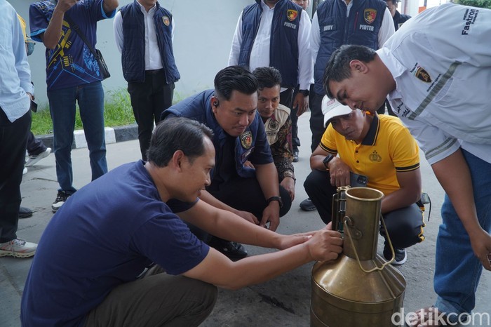 Polisi sidak SPBU di Lamongan