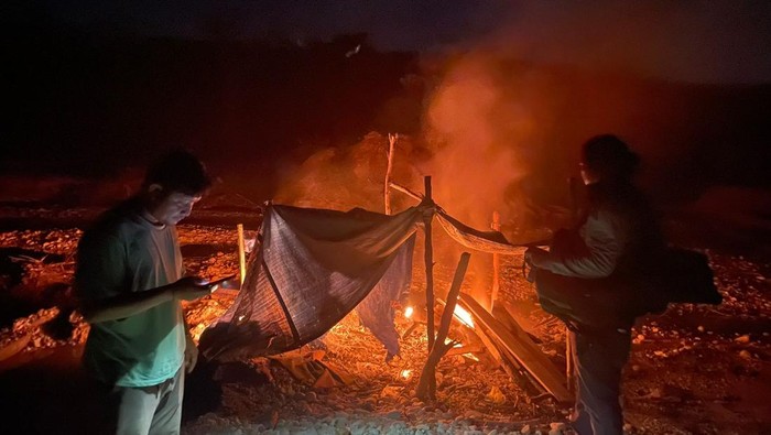 Operasi Senyap di Kuansing: Polisi Hawat, 6 Rakit Emas Ilegal Musnahkan Aksi Curang