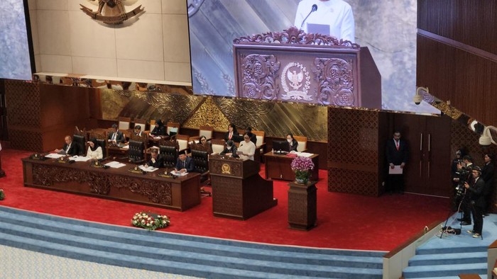 Rapat paripurna digelar di gedung Nusantara II kompleks parlemen, Senayan, Jakarta, Kamis (19/2/2026). Rapat dipimpin oleh Ketua DPR Puan Maharani.