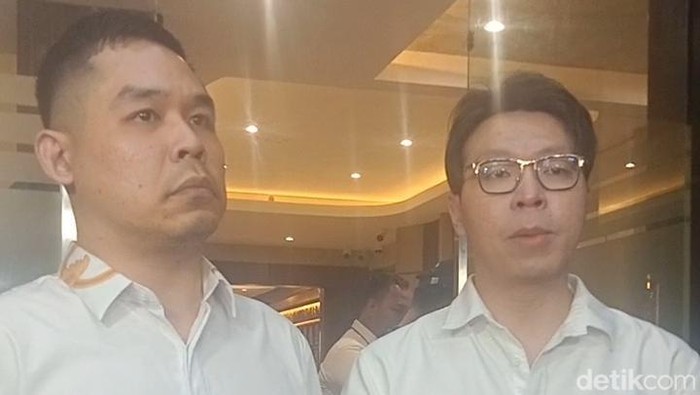 Richard Lee usai menjalani pemeriksaan selama 12 jam di Polda Metro Jaya, Kamis (19/2/2026) malam.