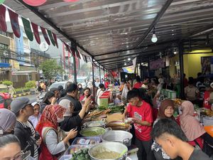 War Takjil Bikin Jam Macet Jakarta Bergeser