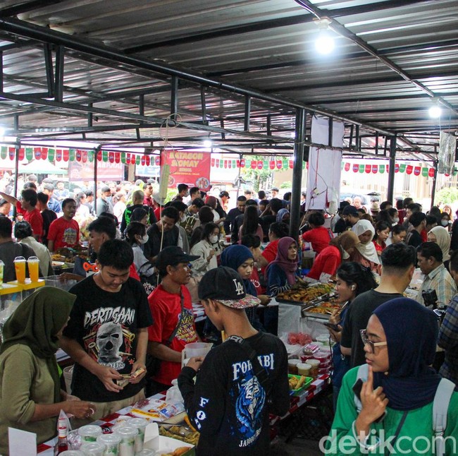 Takjil Diserbu Warga, Hari Pertama Puasa Berlangsung Meriah