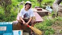 Viral Aksi Mulia Pemuda 22 Tahun Bersihkan Sukarela 431 Makam Terbengkalai