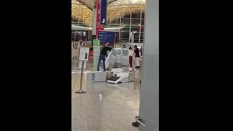 Penumpang Pria Membabi-buta Rusak 10 Konter Check-In, Pil Viagra Disita