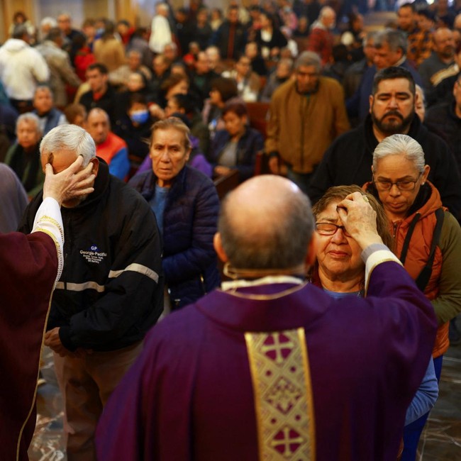 Umat Katolik Dunia Jalani Misa Rabu Abu, Tanda Awal Prapaskah 2026