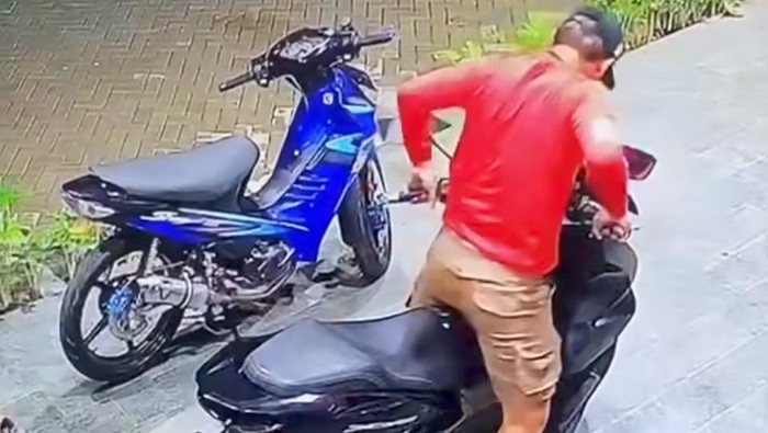 Video pencurian motor di Puskesmas Matraman, Jaktim, beredar di medsos. Polisi mengusut kasus pencurian kendaraan bermotor (curanmor) itu. (dok Istimewa)