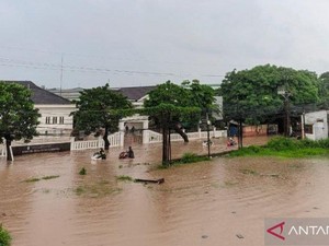 Genangan Belum Surut, 19.408 KK di Bekasi Jalani Puasa di Tengah Banjir