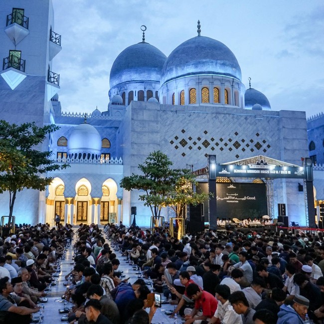 7.000 Paket Buka Puasa Disiapkan di Masjid Sheikh Zayed Solo