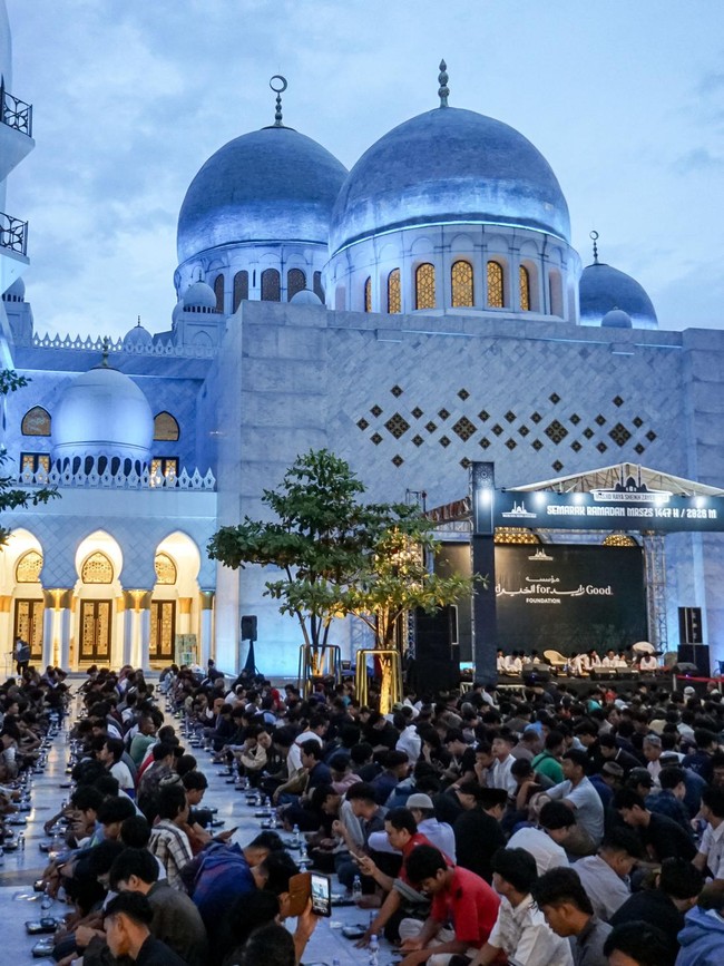 7.000 Paket Buka Puasa Disiapkan di Masjid Sheikh Zayed Solo