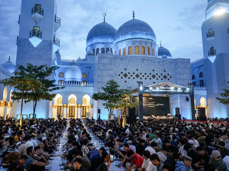 7.000 Paket Buka Puasa Disiapkan di Masjid Sheikh Zayed Solo