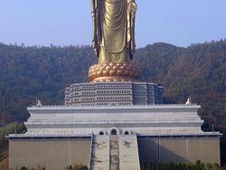 9 Patung Paling Ikonik di Dunia yang Menjadi Saksi Bisu Sejarah Manusia