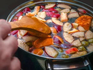 Air Rebusan Apel Lagi Ngetren di TikTok, Apa Efeknya untuk Kesehatan?