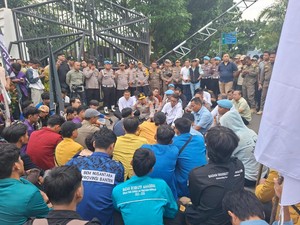 Setahun Dilantik, Andra Soni Temui Mahasiswa yang Demo Depan Pemprov Banten