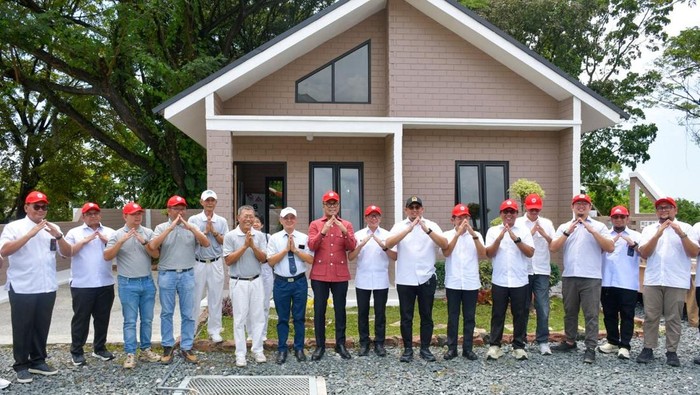 Andre Rosiade dan Dony Oskaria berkomitmen menjadikan sepablock sebagai material utama pembangunan hunian tetap pascabencana (dok istimewa)