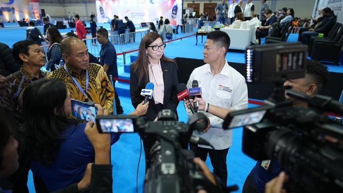 Sekjen Federasi Anggar Internasional (FIE), Saidova Gulnora, memuji pelaksanaan Kejuaraan Anggar Kadet dan Junior Asia 2026. Ajang ini secara resmi dibuka di Jakarta Convention Center (JCC) Senayan Jakarta, Jumat (20/2/2026).