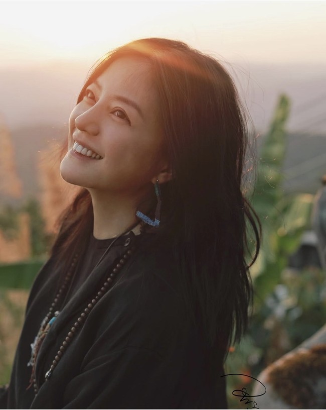 Peran ikoniknya sebagai Putri Huan Zhu tentu tak lekang oleh waktu. Penampilan Vicki Zhao Wei setelah membintangi My Fair Princess pun masih tetap cantik di usianya yang kini 49 tahun. Foto: Dok. Weibo, Instagram