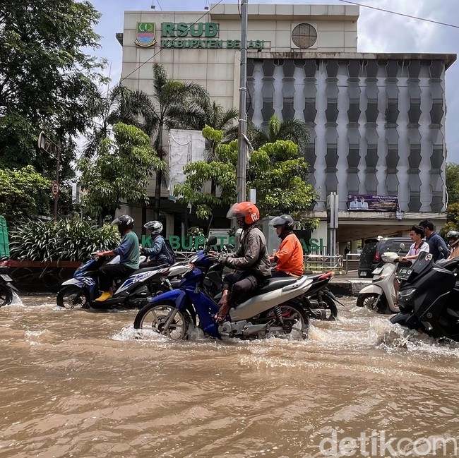 Banjir Kepung Cibitung, Jalan Teuku Umar dan Permukiman Terendam