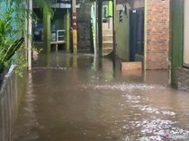 Kebon Pala Jaktim Terendam Banjir, Tinggi Air Capai 1 Meter