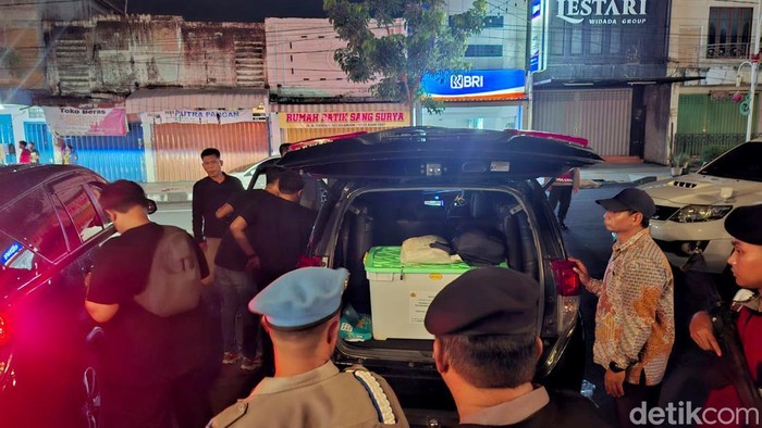 Bareskrim Polri geledah toko emas di Nganjuk