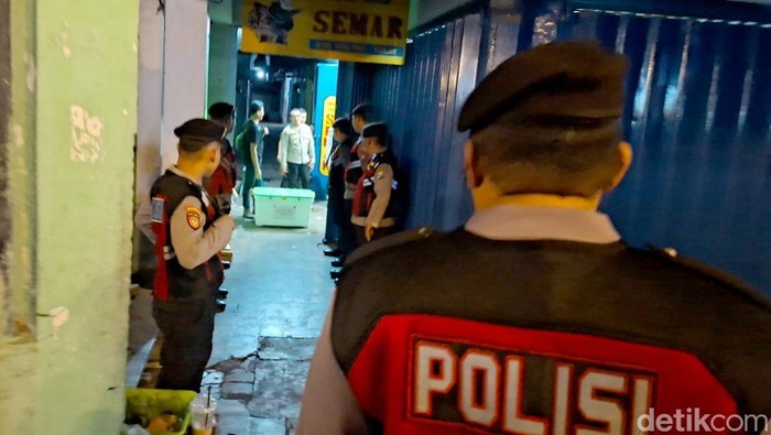 Bareskrim Polri geledah toko emas di Nganjuk