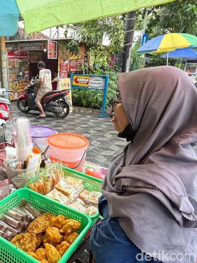 Asyik Berburu Takjil Murah Meriah di Kampung Kue Surabaya