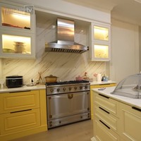 Ini merupakan penampakan kompor custom di dapur Sarwendah yang memiliki harga fantastis hingga menyentuh Rp 1 miliar.  Foto: Dok. YouTube/TAULANYTV