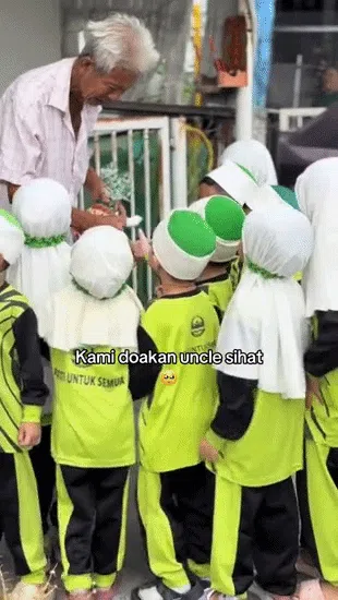 Datang Bawa Makanan, Murid TK Ini Bikin Kakek Menangis Terharu
