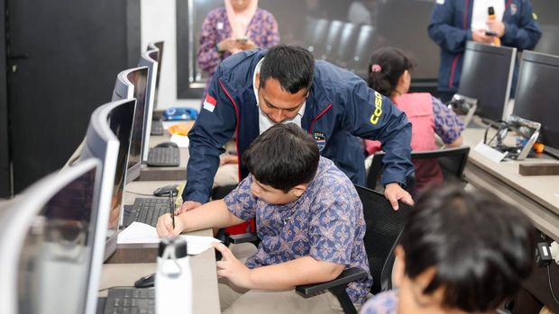 Direktorat Reserse Siber Polda Metro Jaya terima kunjungan siswa Sekolah Dasar Kelas 5 dan Kelas 6 Sekolah Cikal dan Mentari Intercultural School Jakarta.