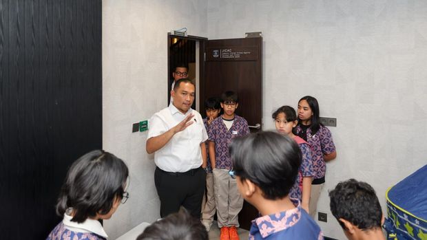 Direktorat Reserse Siber Polda Metro Jaya terima kunjungan siswa Sekolah Dasar Kelas 5 dan Kelas 6 Sekolah Cikal dan Mentari Intercultural School Jakarta.