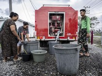 Distribusi Air Bersih untuk Warga Terdampak Bencana di Aceh Tamiang