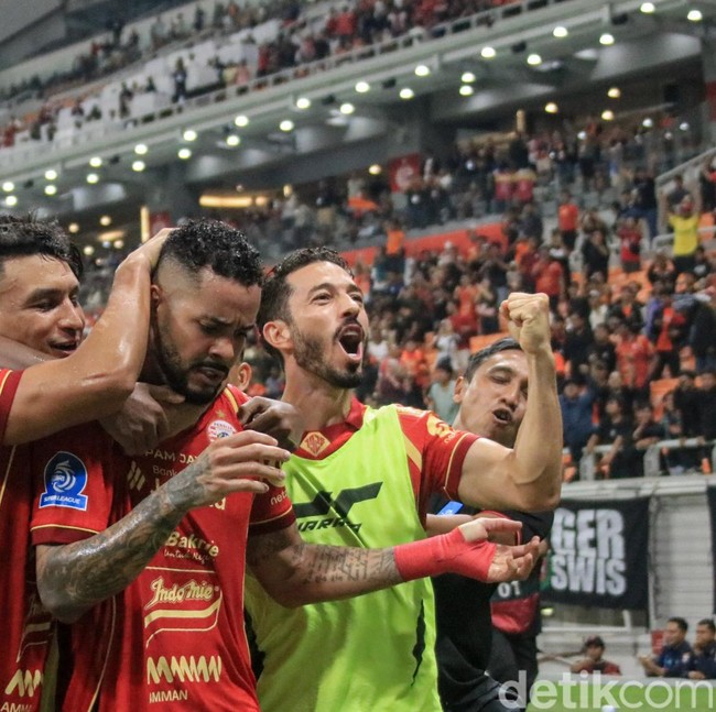 Duel Sengit di JIS, Persija Kunci Kemenangan 2-1 atas PSM