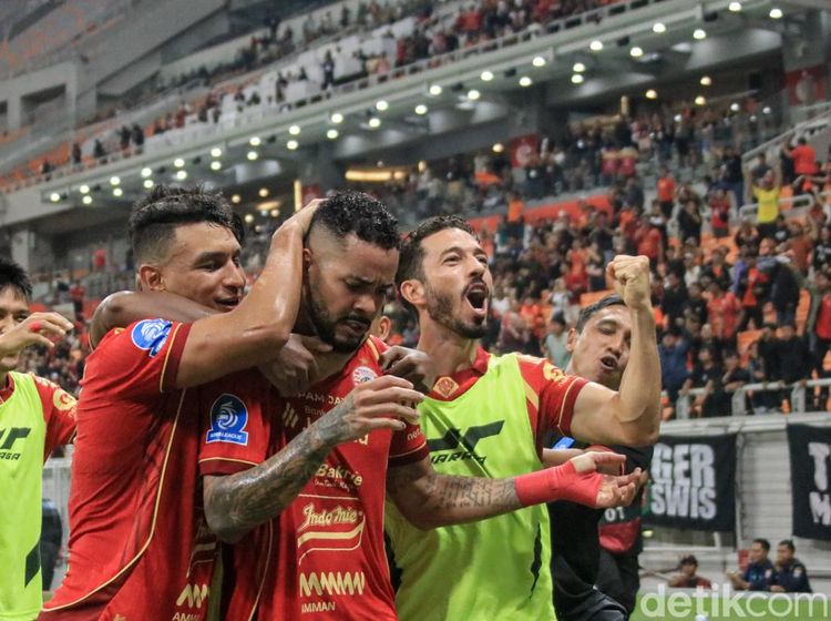 Duel Sengit di JIS, Persija Kunci Kemenangan 2-1 atas PSM