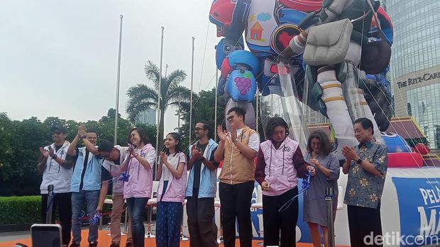 Balon raksasa karakter film Pelangi di Mars.