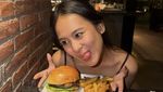 Foodies! Ananda Zhafira, Pacar Baru Okin Ternyata Hobi Jajan Makanan Viral