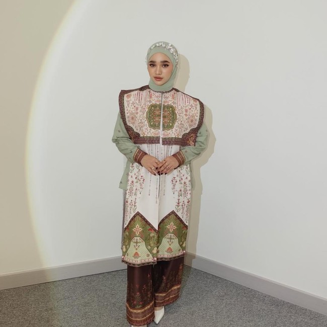 Gaya Hijab Hijau Pastel Nabila Taqiyyah Ini Jadi Inspirasi Lebaran Gen Z!