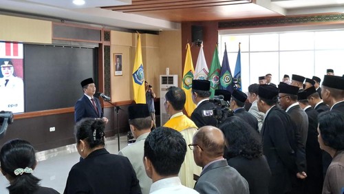 Gubernur NTB, Lalu Muhamad Iqbal, lantik 392 pejabat eselon III dan IV di Kantor Gubernur NTB, Jumat sore (20/2/2026). (Ahmad Viqi/detikBali)