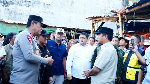 Gubernur Sulsel Andi Sudirman Sulaiman sidak Pasar Terong Makassar.