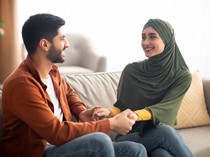 Hukum Suami Istri Bermesraan Saat Puasa di Bulan Ramadan