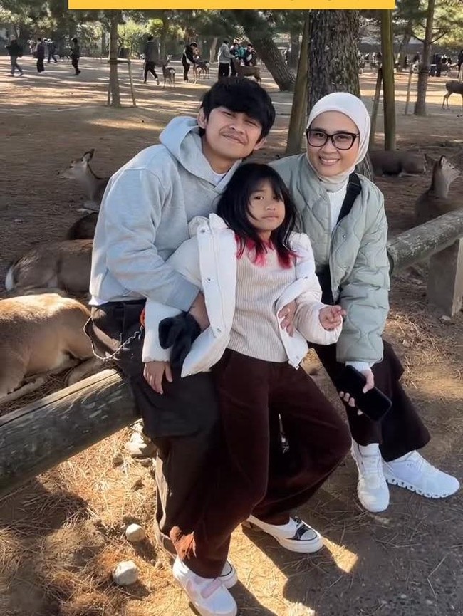 Indra Jegel Bikin Istri-Anak Berbinar-binar Happy di Jepang