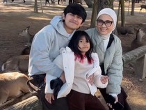 Indra Jegel Bikin Istri-Anak Berbinar-binar Happy di Jepang
