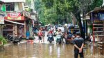Jalan Kemang Utara IX Tergenang, Lalu Lintas Tersendat