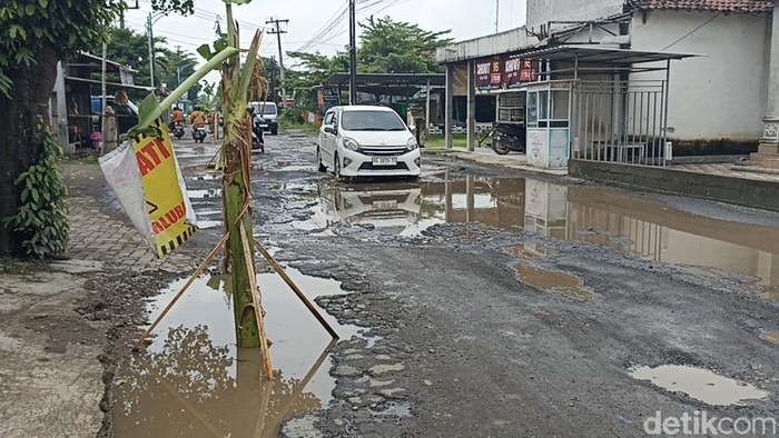 Jalan rusak di Tulungagung